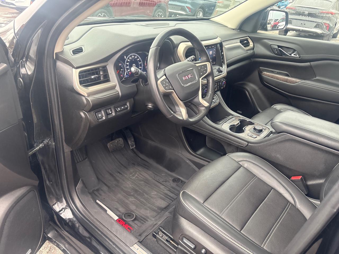 2022 GMC Acadia Denali AWD + Sunroof + 6 Pass + Tow Pkg + 1 Owner Photo