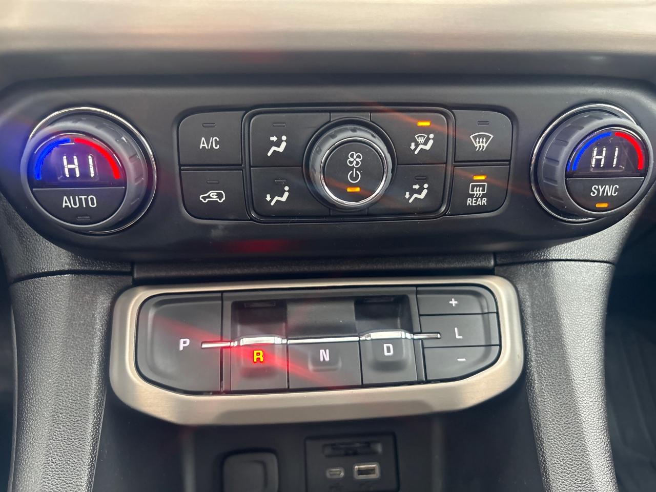 2022 GMC Acadia Denali AWD + Sunroof + 6 Pass + Tow Pkg + 1 Owner Photo