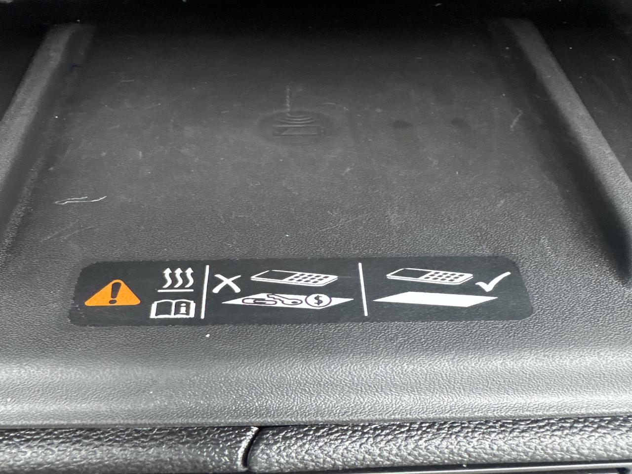 2022 GMC Acadia Denali AWD + Sunroof + 6 Pass + Tow Pkg + 1 Owner Photo