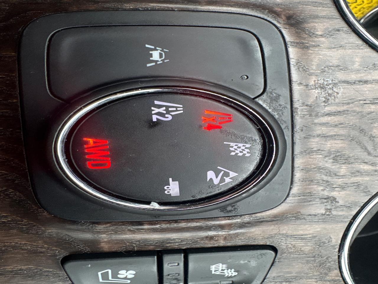 2022 GMC Acadia Denali AWD + Sunroof + 6 Pass + Tow Pkg + 1 Owner Photo