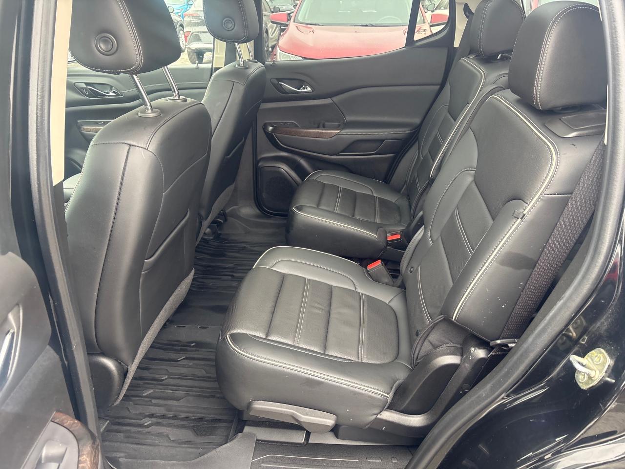 2022 GMC Acadia Denali AWD + Sunroof + 6 Pass + Tow Pkg + 1 Owner Photo