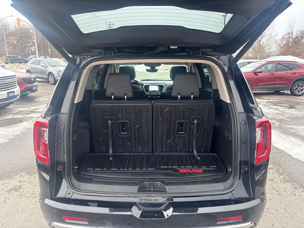 2022 GMC Acadia Denali AWD + Sunroof + 6 Pass + Tow Pkg + 1 Owner Photo