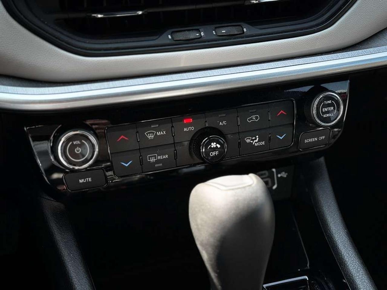 2024 Jeep Compass Limited   HEATED SEATS   REMOTE START   BLINDSPOT   LANE KEEP Photo