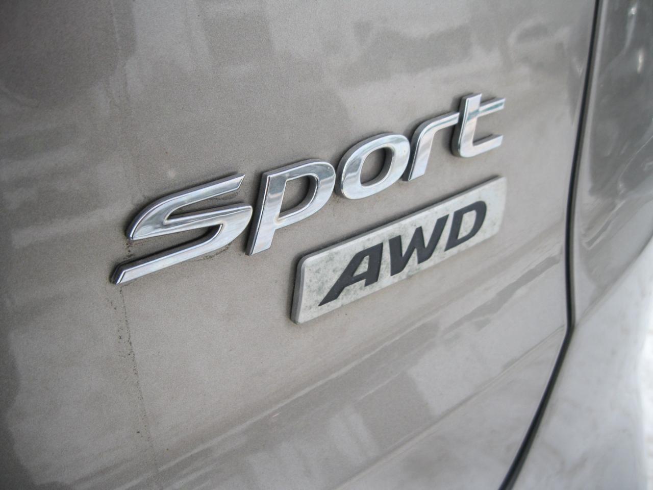 2015 Hyundai Santa Fe Sport 2.4 Luxury (A6) 4dr All-Wheel Drive Photo4