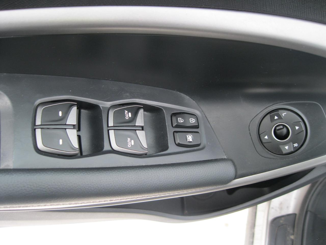 2015 Hyundai Santa Fe Sport 2.4 Luxury (A6) 4dr All-Wheel Drive Photo