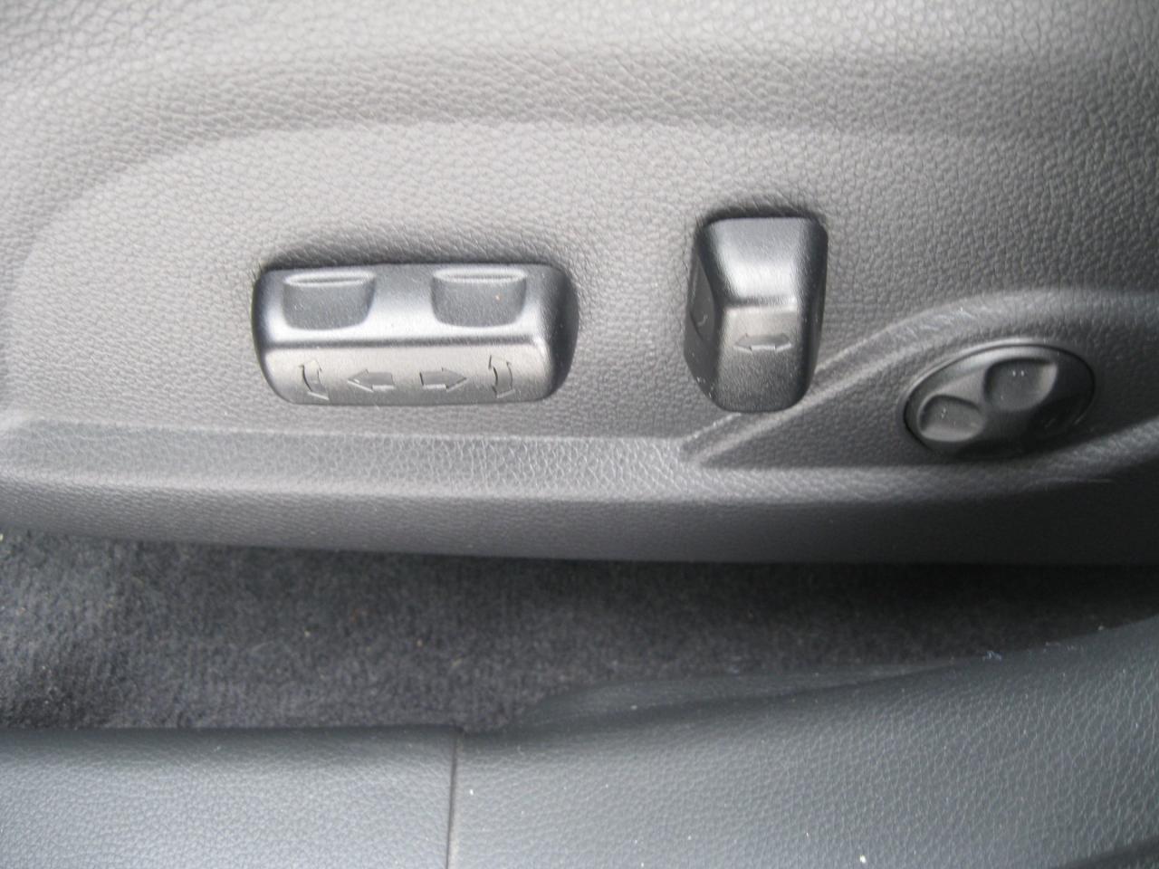 2015 Hyundai Santa Fe Sport 2.4 Luxury (A6) 4dr All-Wheel Drive Photo