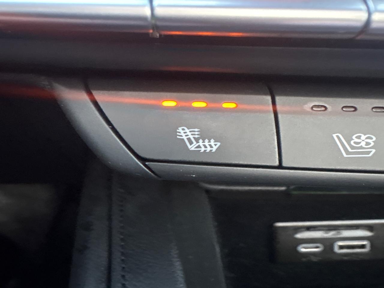 2020 Cadillac XT4 Premium Luxury AWD + Comf/Conv Pkgs + Sunroof + Na Photo