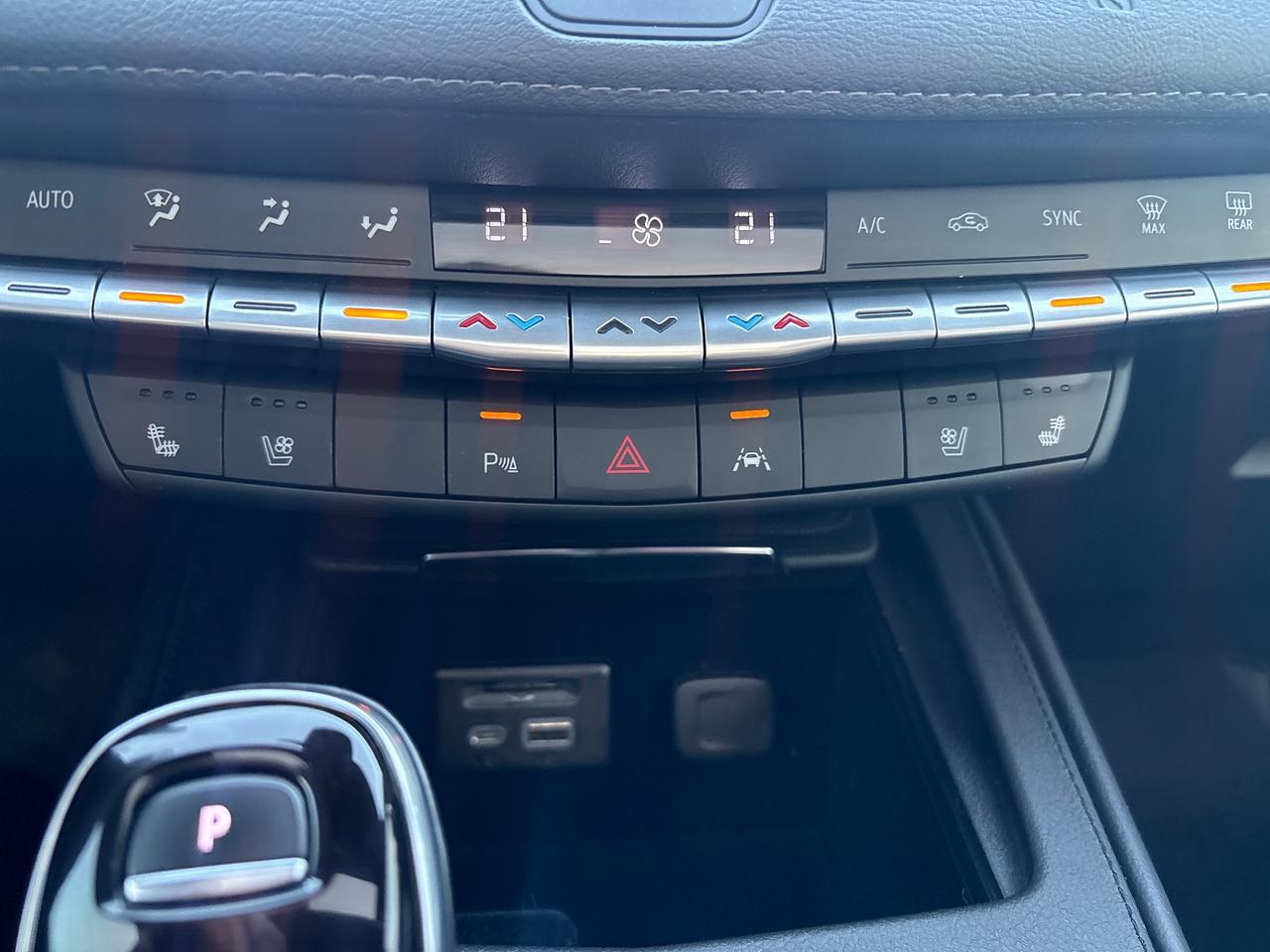 2020 Cadillac XT4 Premium Luxury AWD + Comf/Conv Pkgs + Sunroof + Na Photo