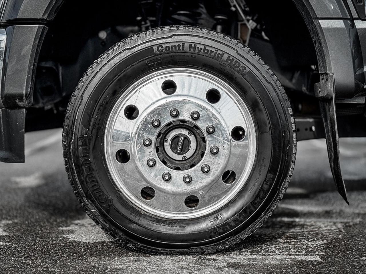 2024 Ford F-450 Lariat   CREW   DUALLY   LARIAT ULTIMATE PKG   FX4 Photo