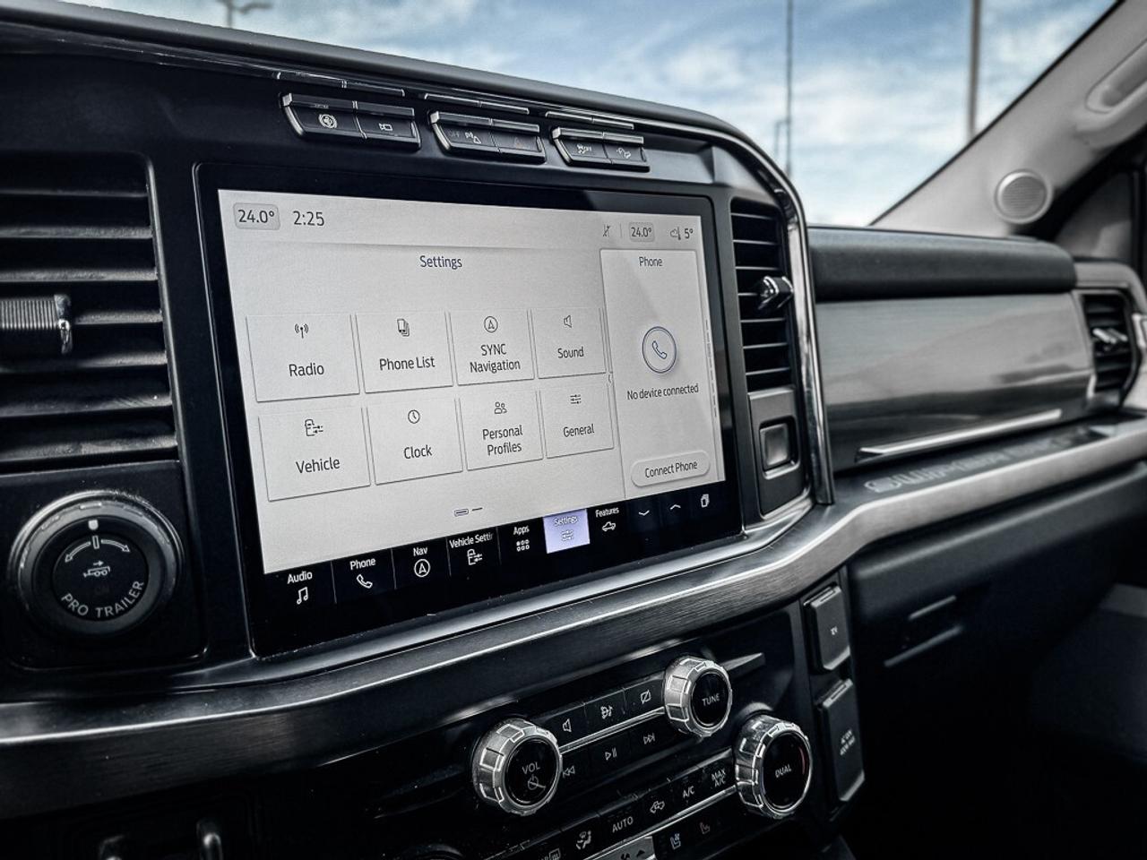 2024 Ford F-450 Lariat   CREW   DUALLY   LARIAT ULTIMATE PKG   FX4 Photo