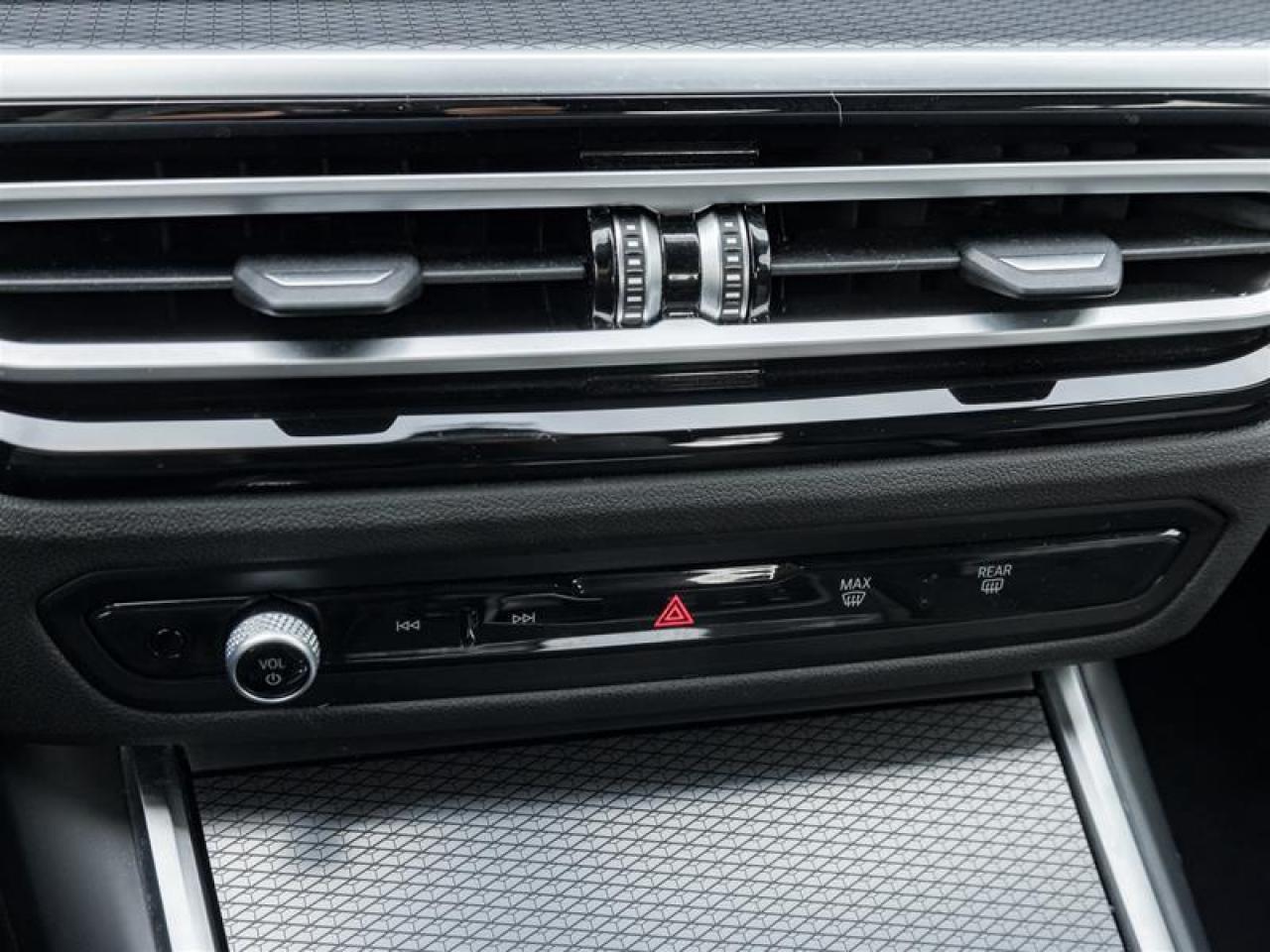 2023 BMW 330 i xDrive 4dr All-Wheel Drive Sedan Photo