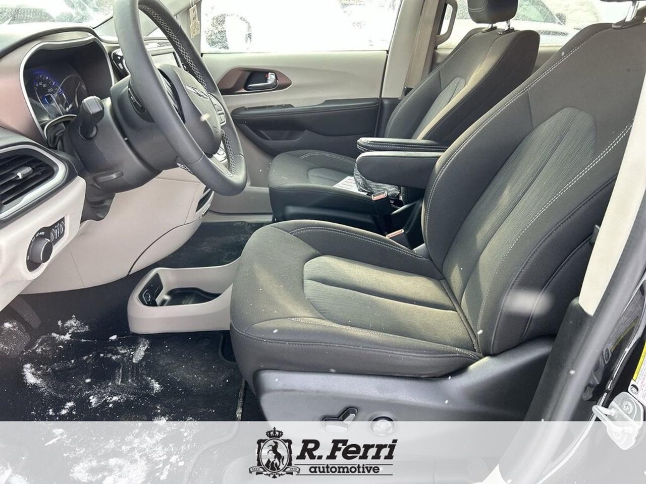 2022 Chrysler Grand Caravan SXT Front-Wheel Drive Passenger Van Photo