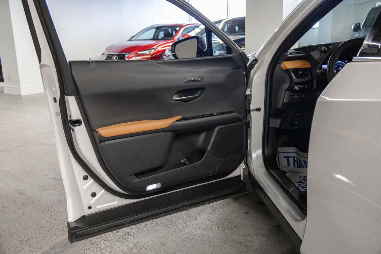 2021 Lexus UX Luxury Pkg Safety Certified Welcome Trades Photo