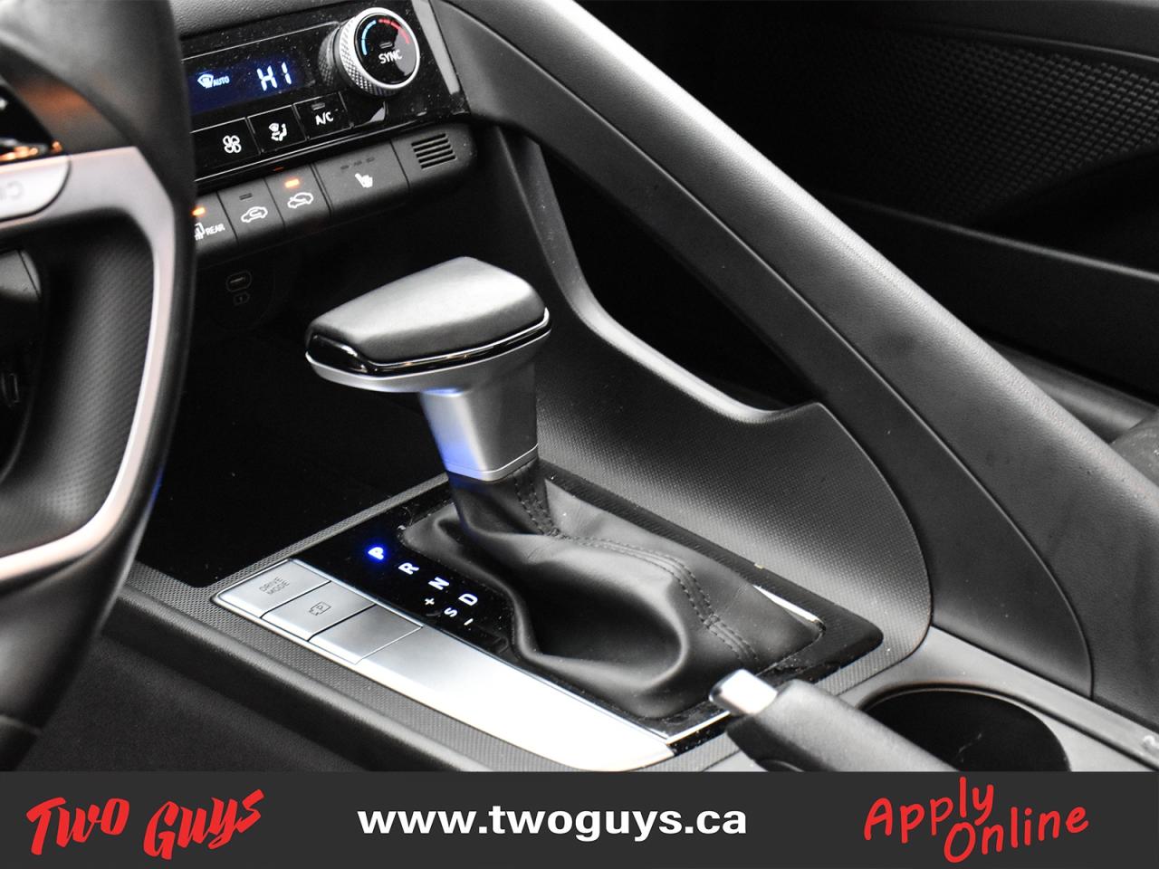 2024 Hyundai Elantra Preferred IVT w-Tech Pkg Sunroof Nav Back Up Cam Photo