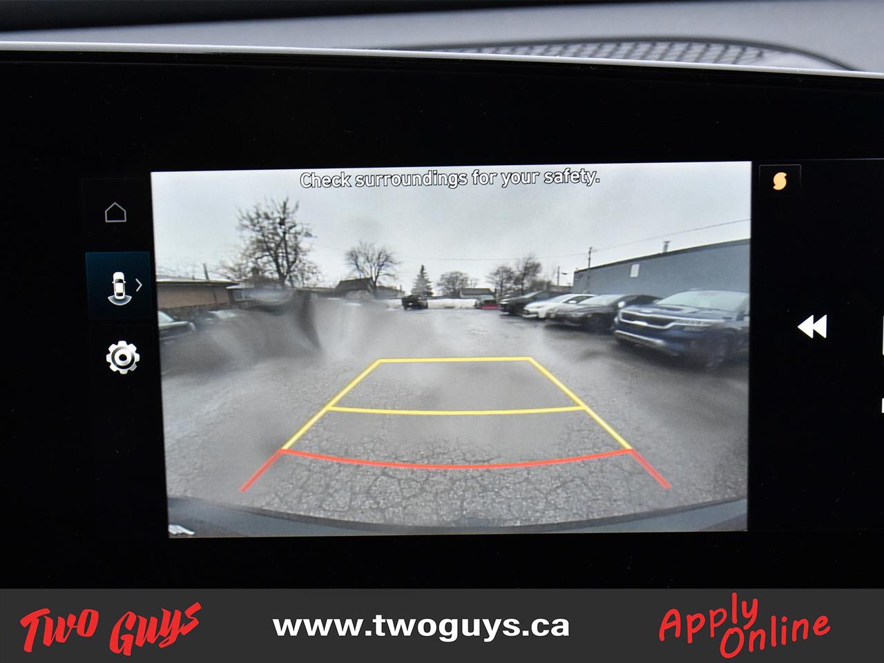 2024 Hyundai Elantra Preferred IVT w-Tech Pkg Sunroof Nav Back Up Cam Photo