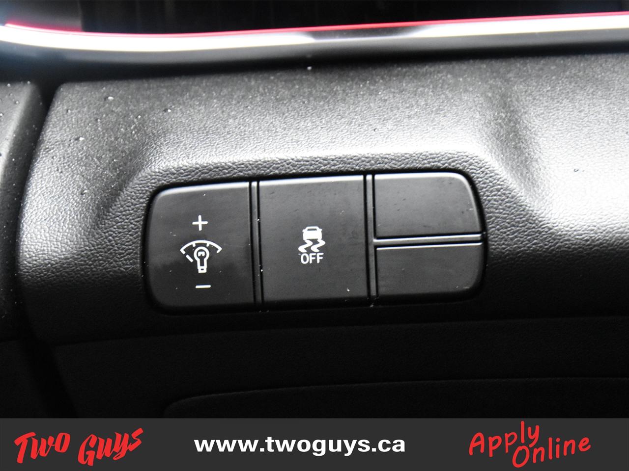 2024 Hyundai Elantra Preferred IVT w-Tech Pkg Sunroof Nav Back Up Cam Photo