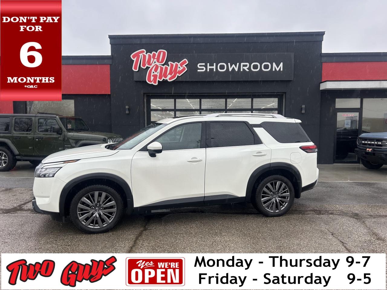 2022 Nissan Pathfinder SL Premium 4WD 3rd Row Seat Leather Sunroof Nav Photo