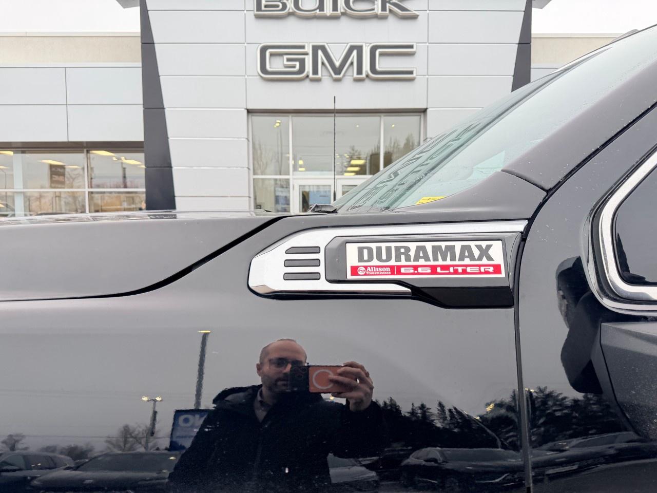 2025 GMC SIERRA 2500HD 4WD Crew Cab Standard Box Denali Photo