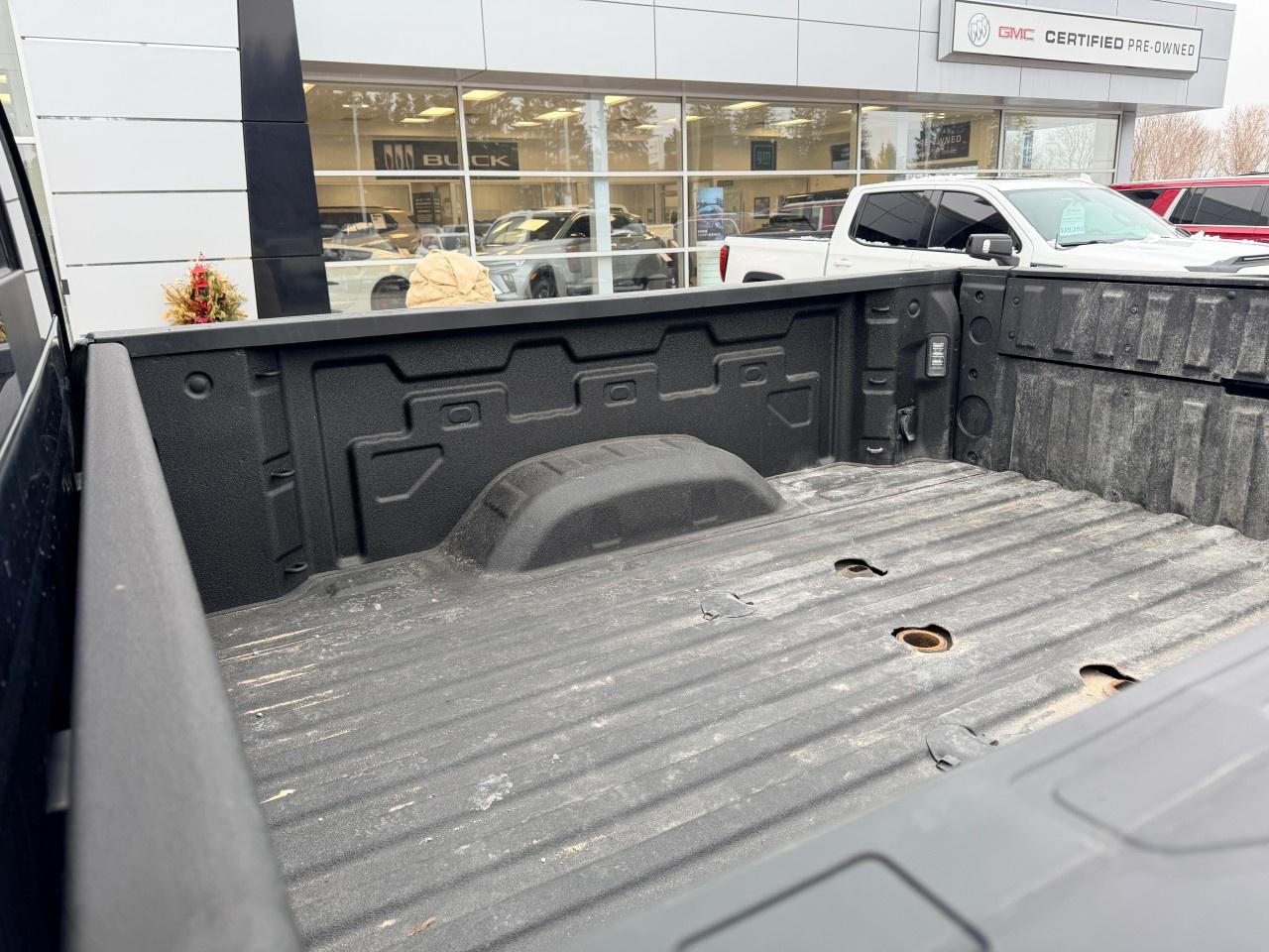 2025 GMC SIERRA 2500HD 4WD Crew Cab Standard Box Denali Photo