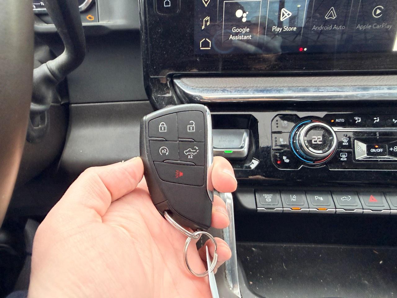 2025 GMC SIERRA 2500HD 4WD Crew Cab Standard Box Denali Photo