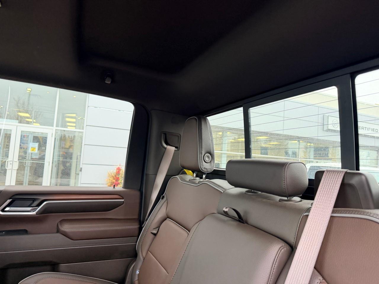 2025 GMC SIERRA 2500HD 4WD Crew Cab Standard Box Denali Photo