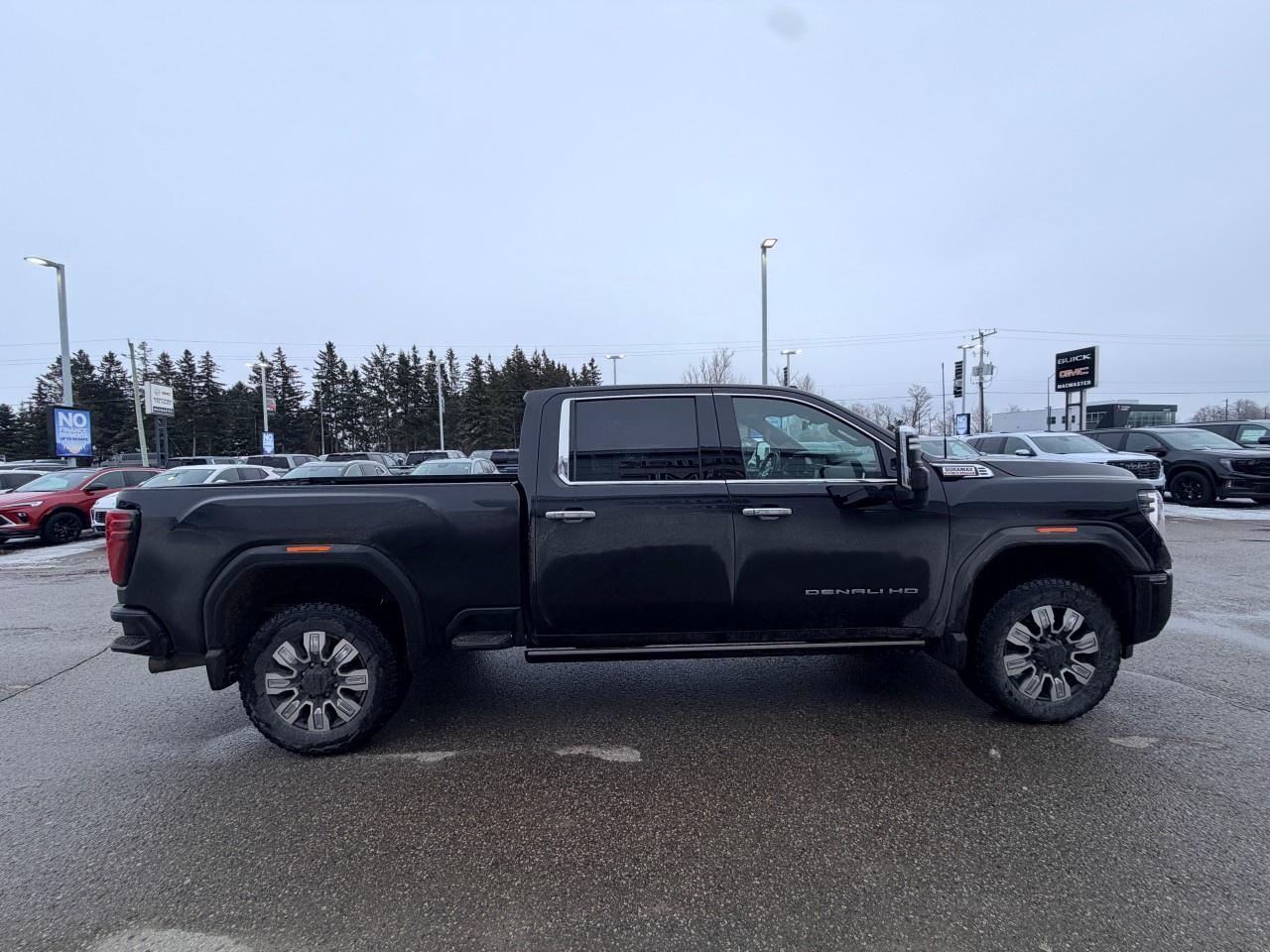 2025 GMC SIERRA 2500HD 4WD Crew Cab Standard Box Denali Photo