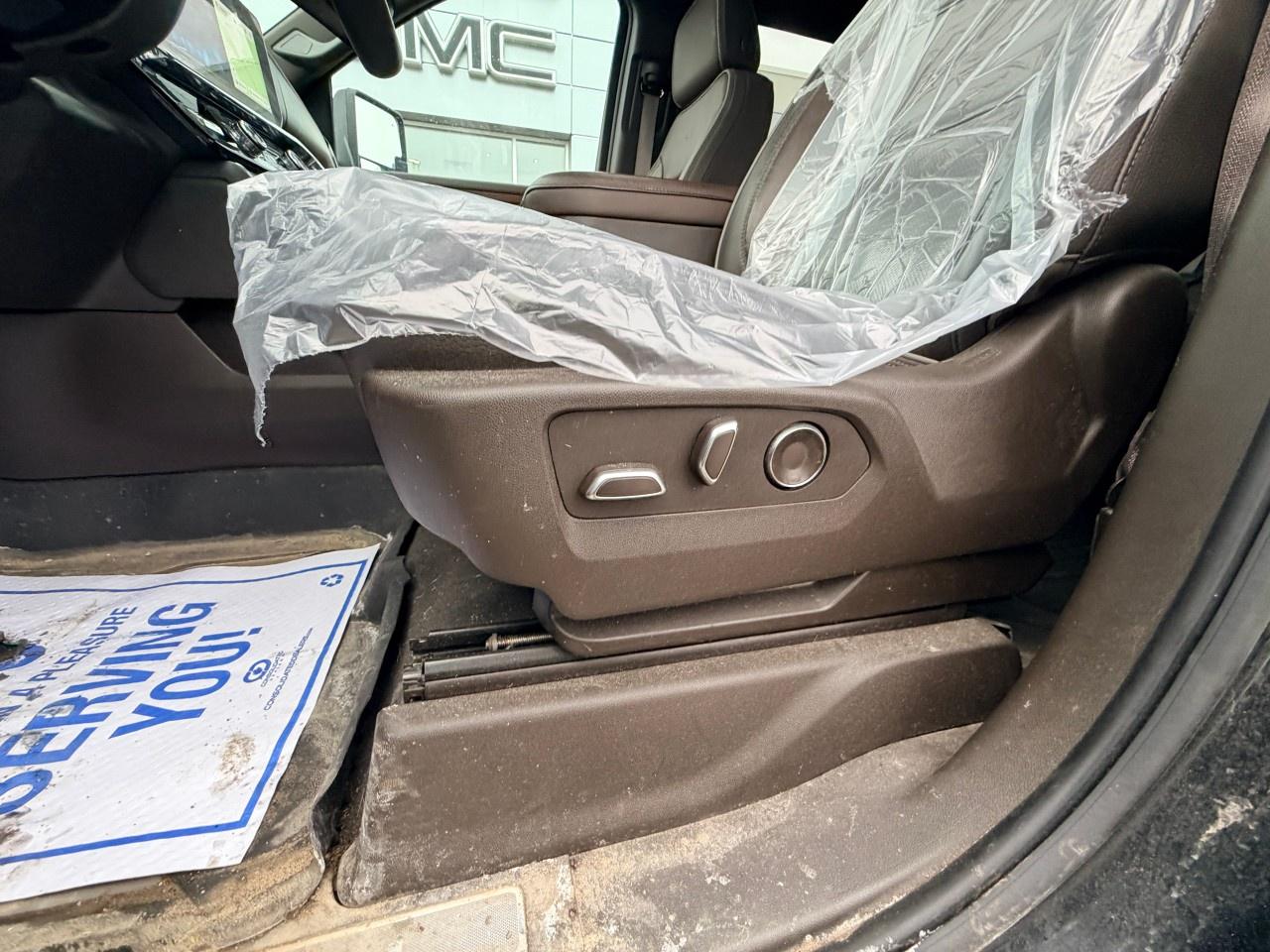 2025 GMC SIERRA 2500HD 4WD Crew Cab Standard Box Denali Photo