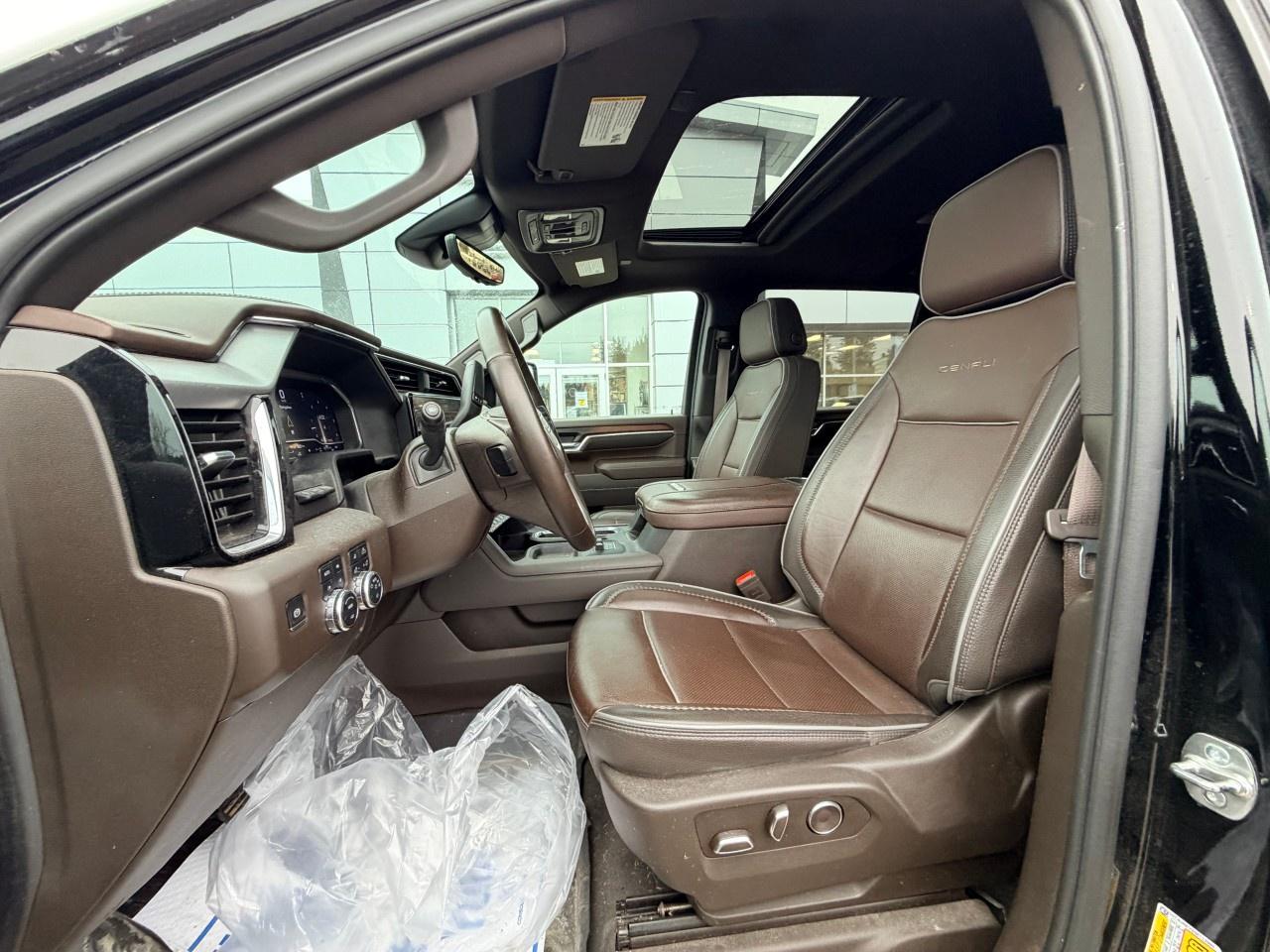 2025 GMC SIERRA 2500HD 4WD Crew Cab Standard Box Denali Photo