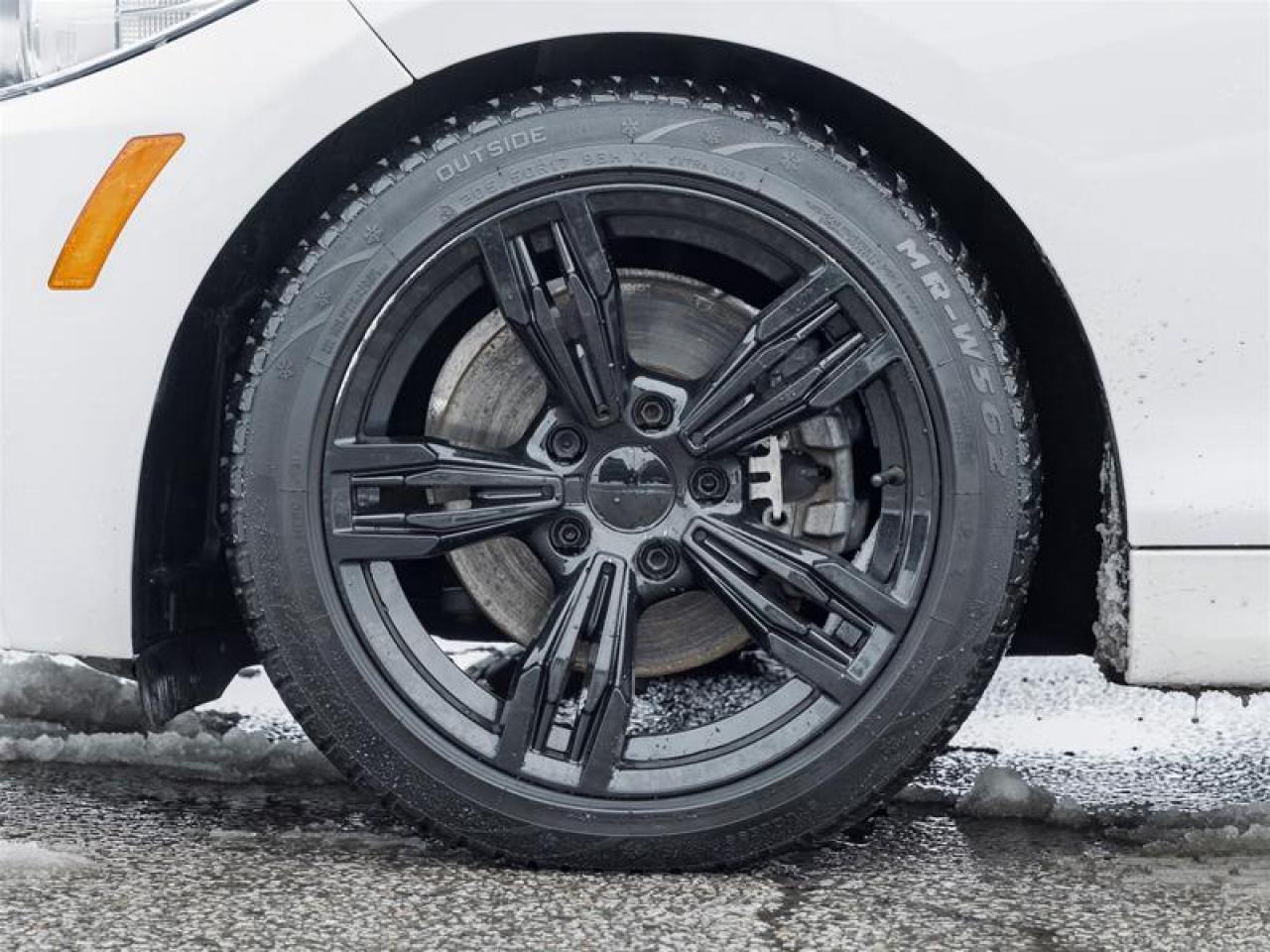 2017 BMW 230 i xDrive 2dr All-Wheel Drive Cabriolet Photo4