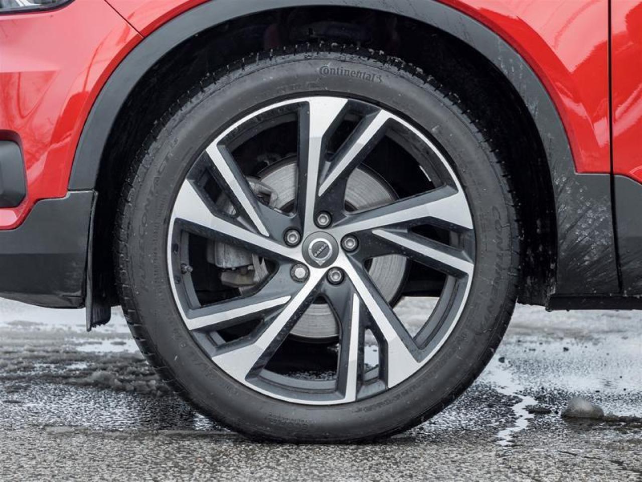 2020 Volvo XC40 T5 R-Design 4dr All-Wheel Drive Photo4