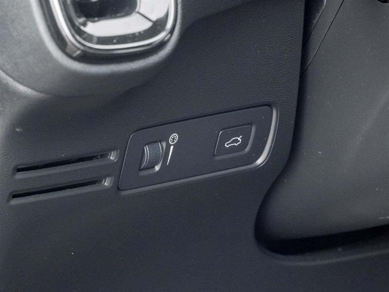 2020 Volvo XC40 T5 R-Design 4dr All-Wheel Drive Photo