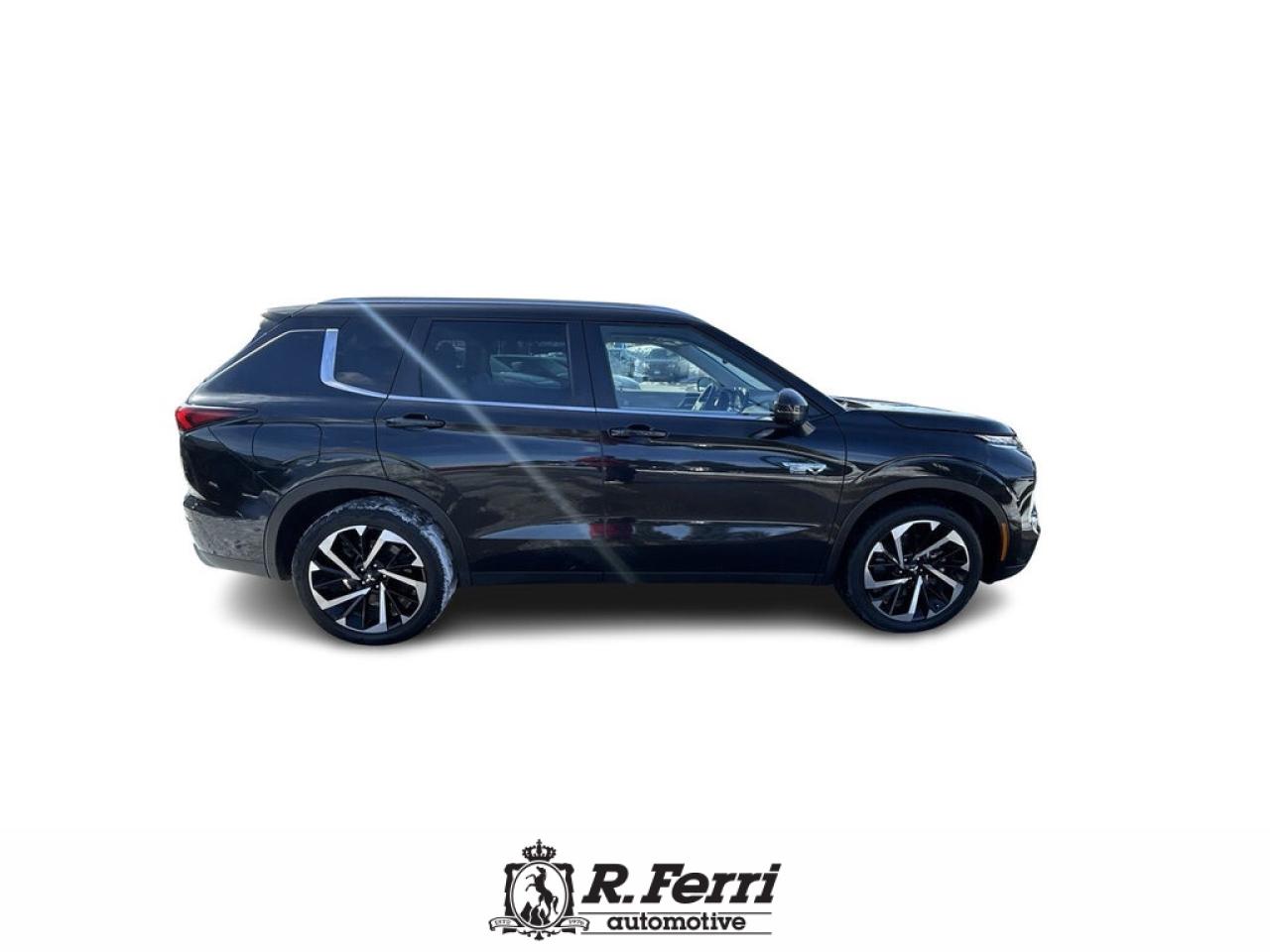 2023 Mitsubishi Outlander Plug-In Hybrid  Photo