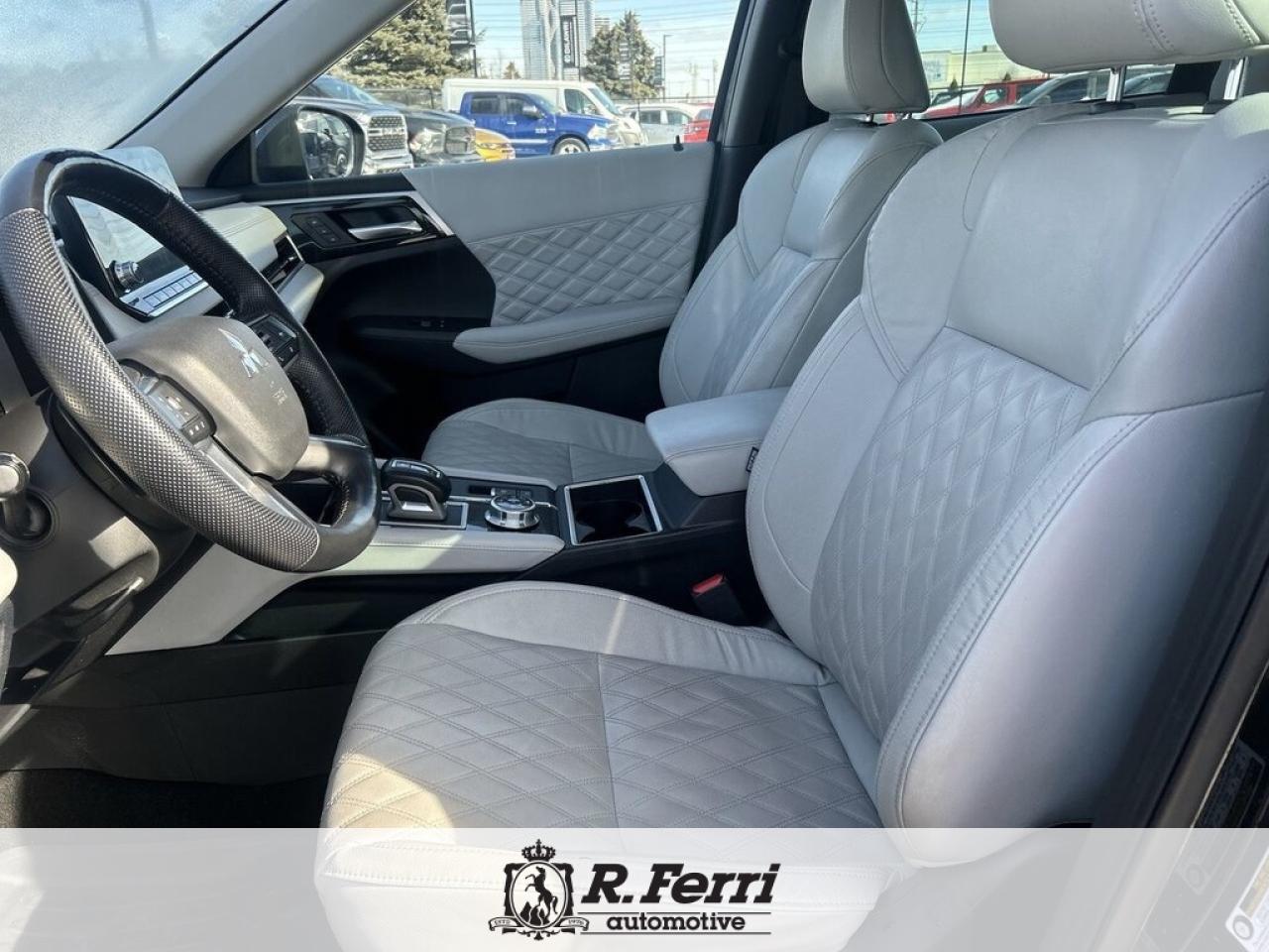 2023 Mitsubishi Outlander Plug-In Hybrid  Photo