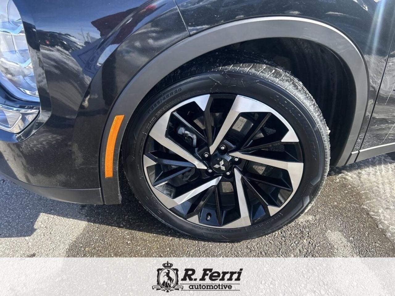 2023 Mitsubishi Outlander Plug-In Hybrid  Photo