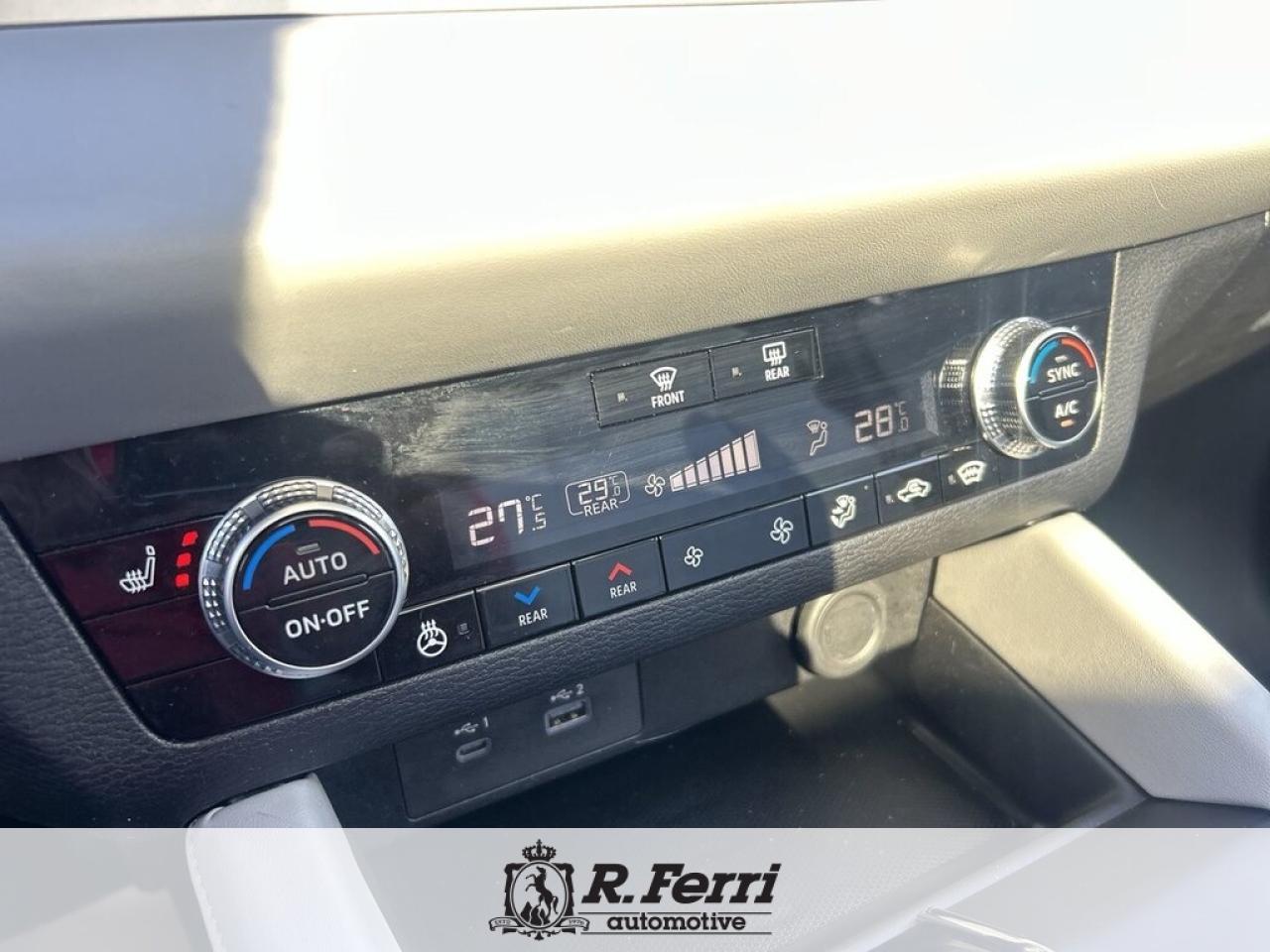 2023 Mitsubishi Outlander Plug-In Hybrid  Photo