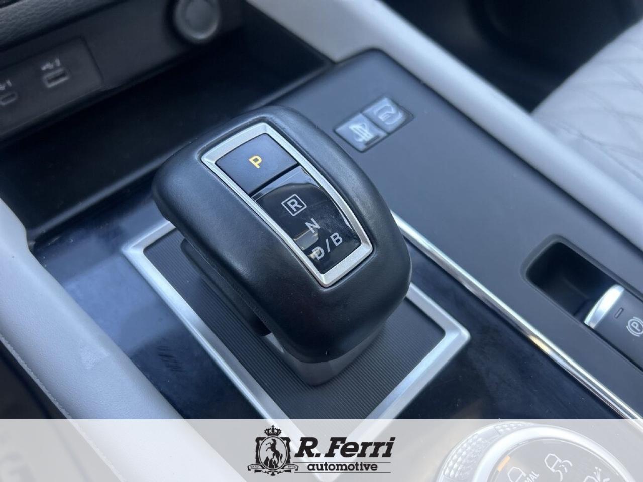 2023 Mitsubishi Outlander Plug-In Hybrid  Photo