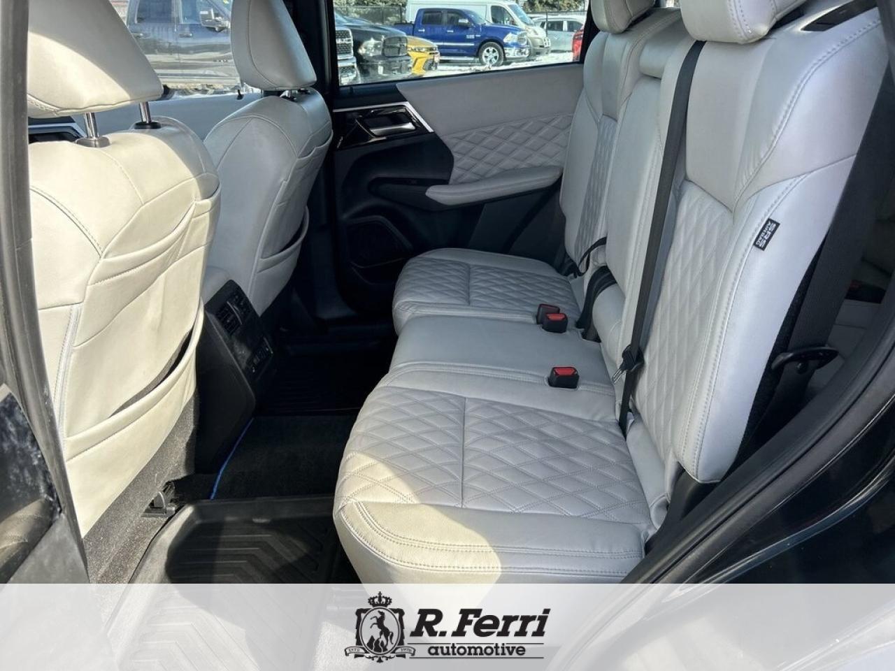 2023 Mitsubishi Outlander Plug-In Hybrid  Photo