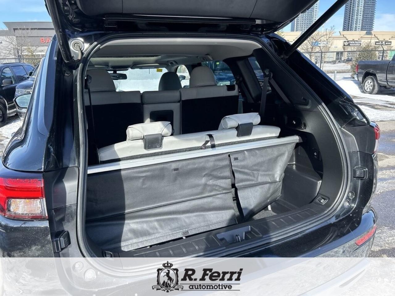 2023 Mitsubishi Outlander Plug-In Hybrid  Photo