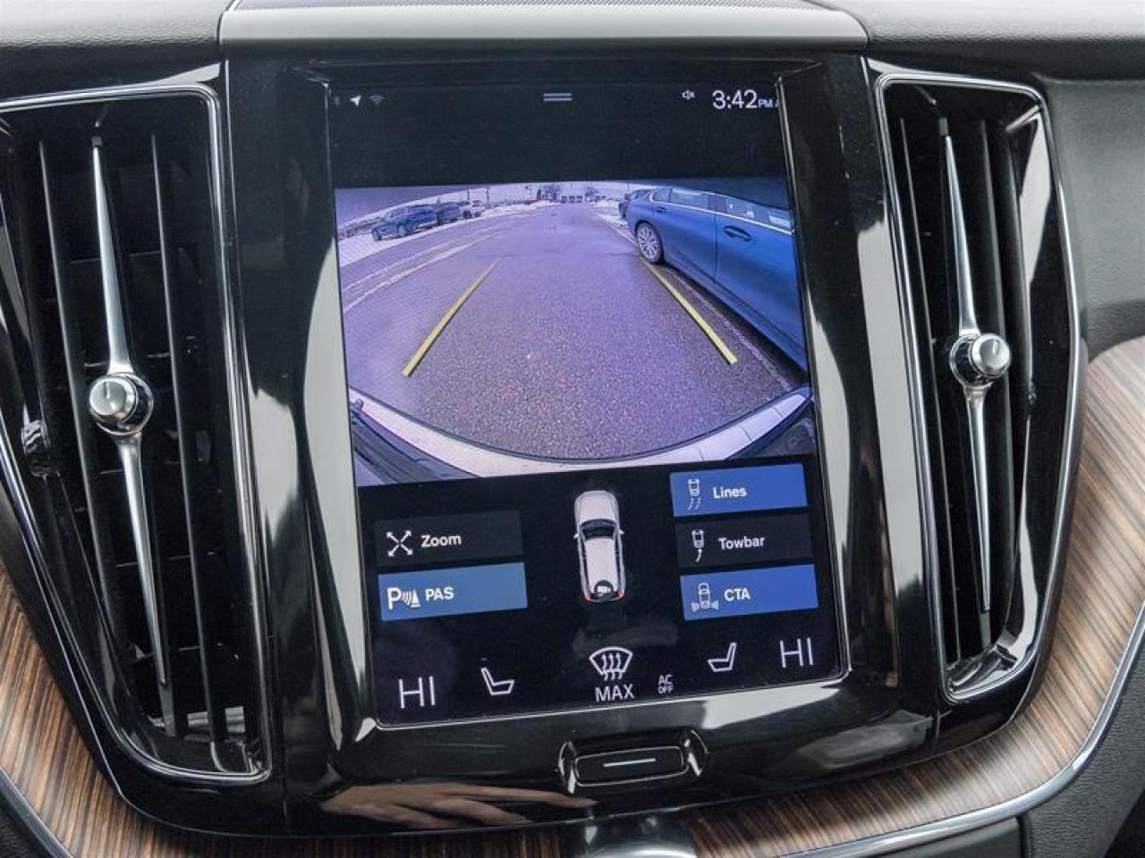 2021 Volvo XC60 Recharge Plug-In Hybrid T8 Inscription Expression 4dr All-Wheel Drive Photo