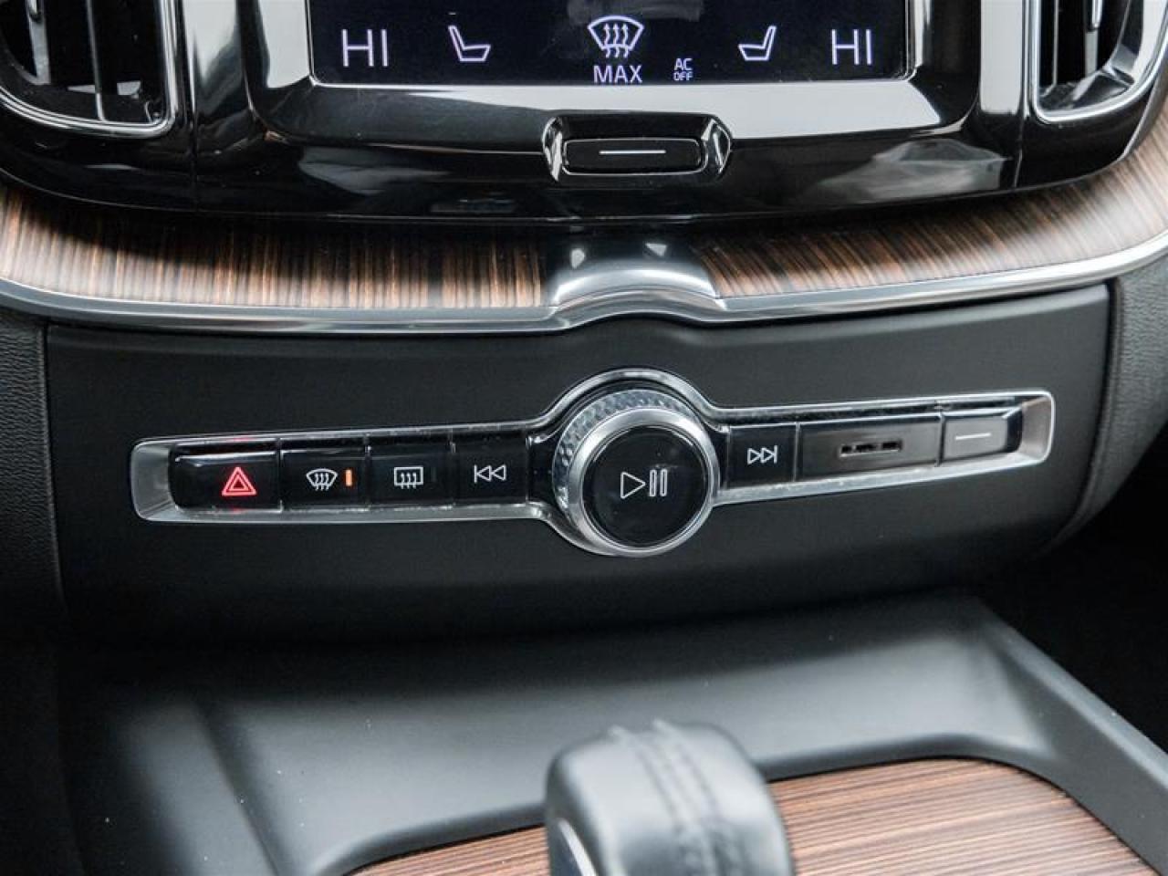 2021 Volvo XC60 Recharge Plug-In Hybrid T8 Inscription Expression 4dr All-Wheel Drive Photo