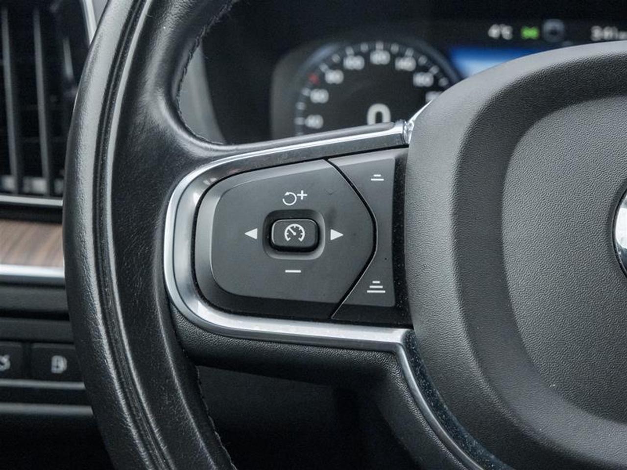 2021 Volvo XC60 Recharge Plug-In Hybrid T8 Inscription Expression 4dr All-Wheel Drive Photo