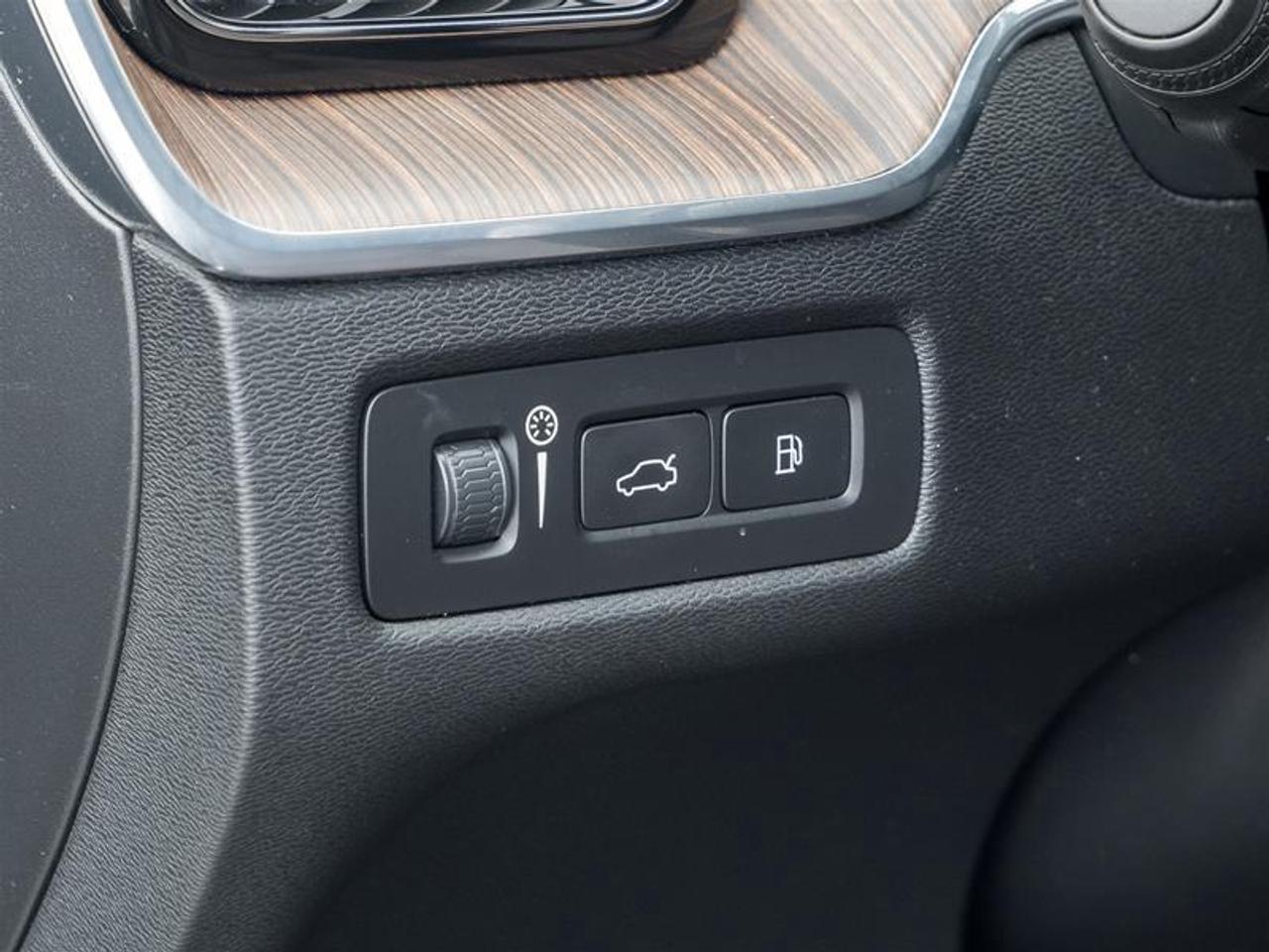 2021 Volvo XC60 Recharge Plug-In Hybrid T8 Inscription Expression 4dr All-Wheel Drive Photo