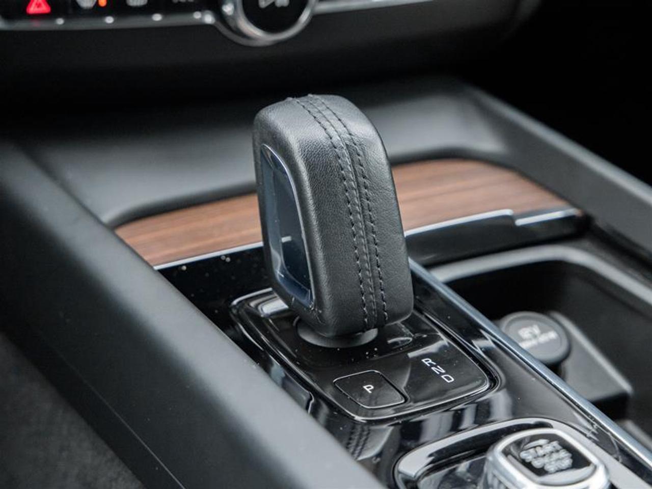 2021 Volvo XC60 Recharge Plug-In Hybrid T8 Inscription Expression 4dr All-Wheel Drive Photo