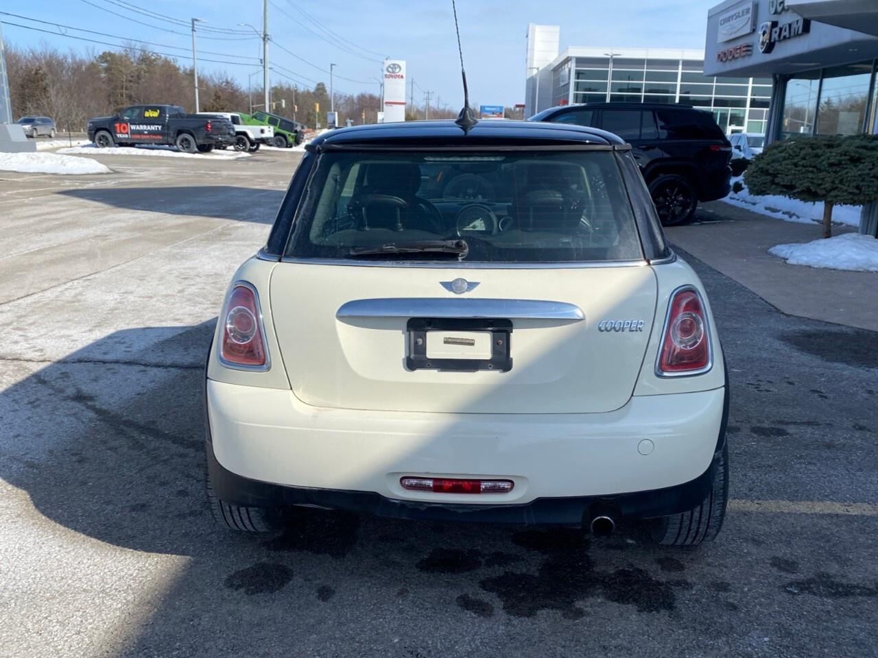 2013 MINI Cooper Hardtop 2dr Cpe Photo