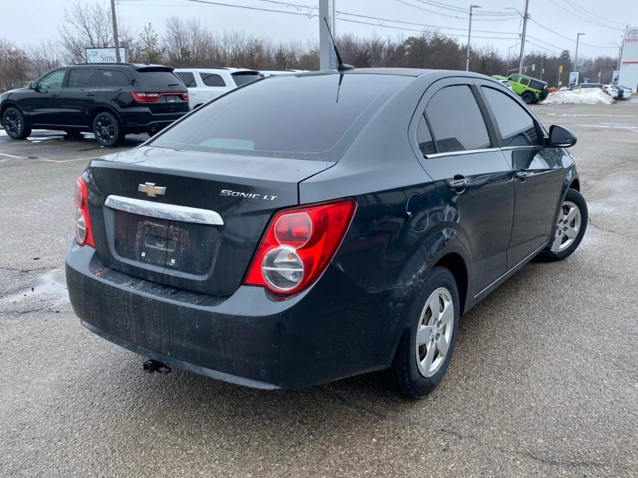 2014 Chevrolet Sonic 4dr Sdn LT Auto Photo4