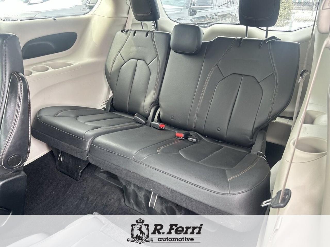 2017 Chrysler Pacifica Touring-L Passenger Van Photo3