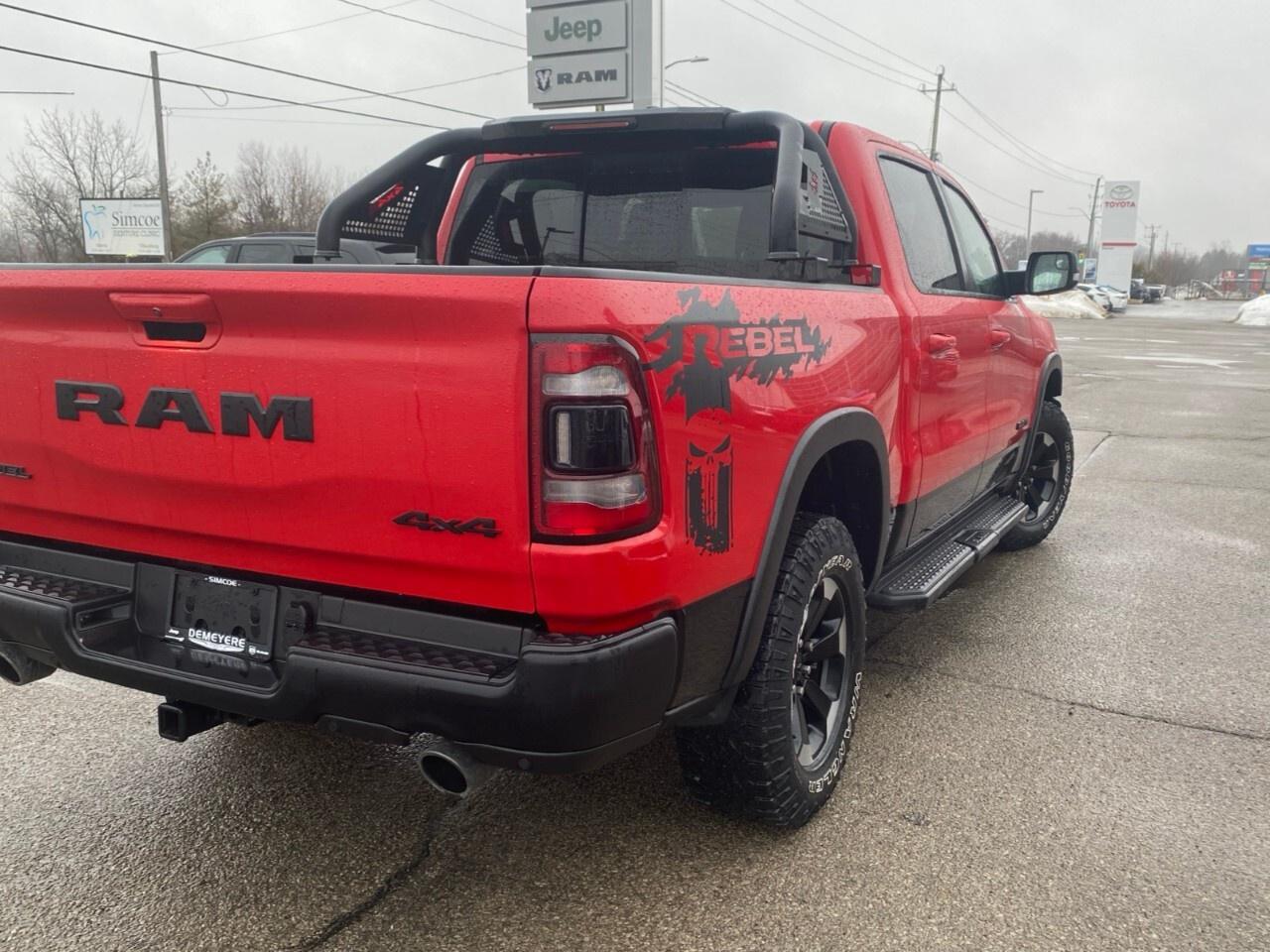 2022 RAM 1500 Rebel 4x4 Crew Cab 5'7 Box Photo4