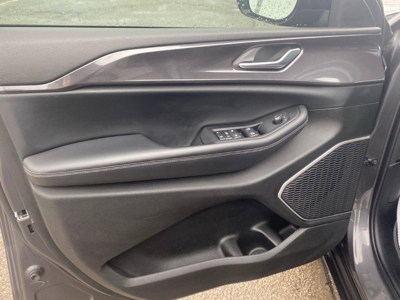 2022 Jeep Grand Cherokee L ALTITUDE 4X4 Photo