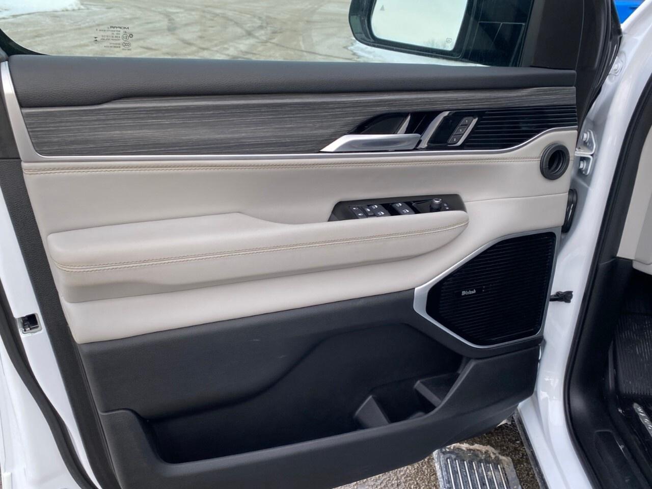 2023 Jeep Wagoneer Series III 4x4 Photo