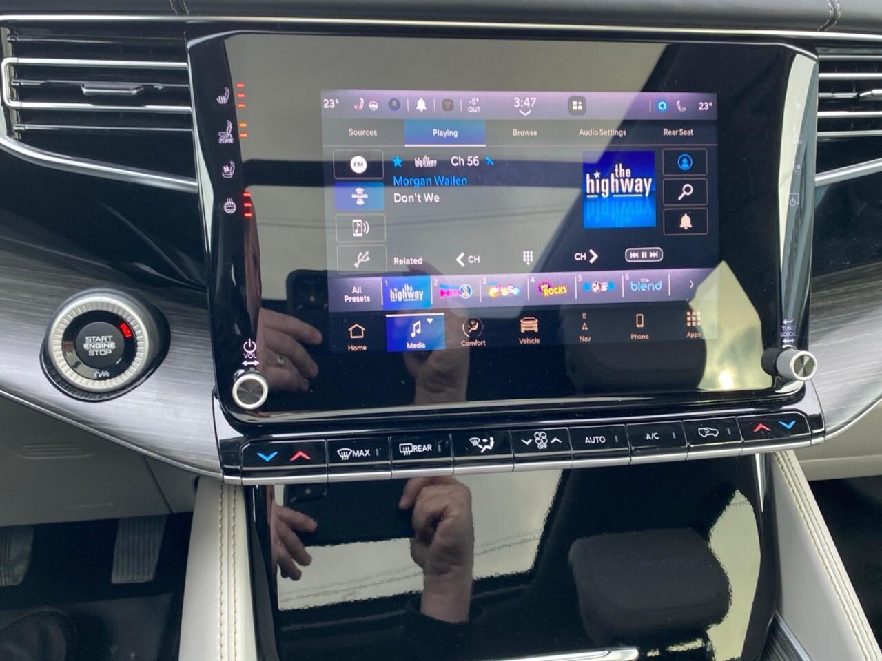 2023 Jeep Wagoneer Series III 4x4 Photo